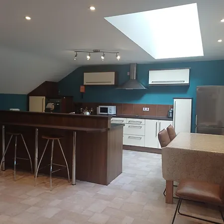 Ethan House Apartment *