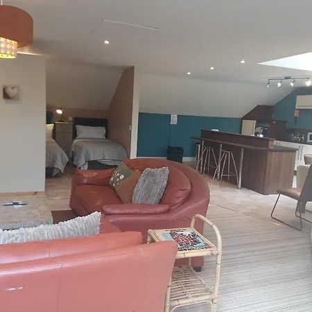 Ethan House Apartment *